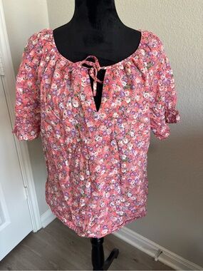 Land N Sea floral peasant top tie-front keyhole neckline gathered short sleeves.